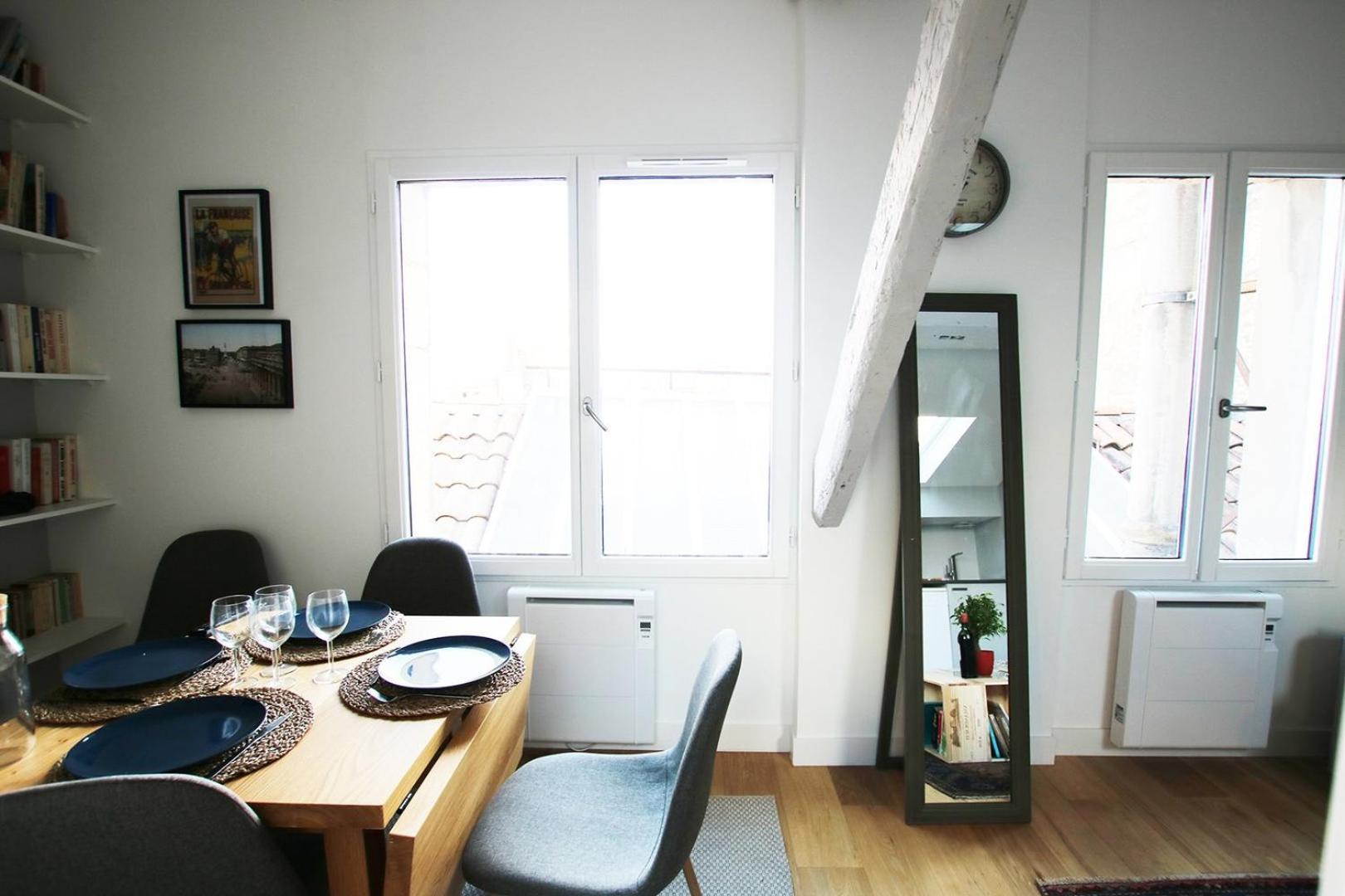 Guestready - Sunny Attic Near Grand Theatre Apartment *